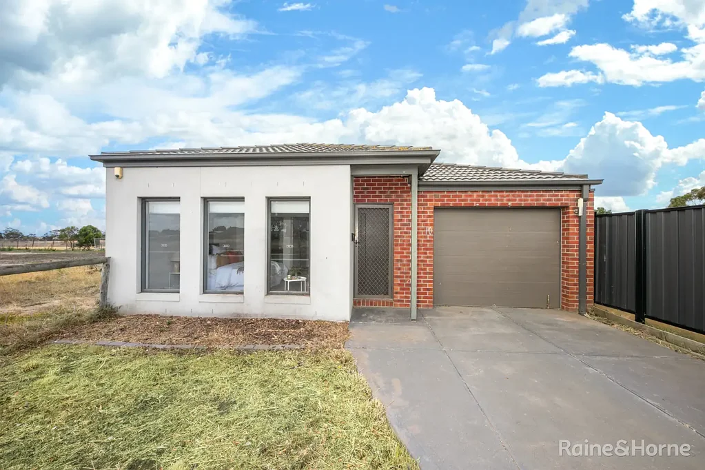 Quite Court Location On Acreage Home