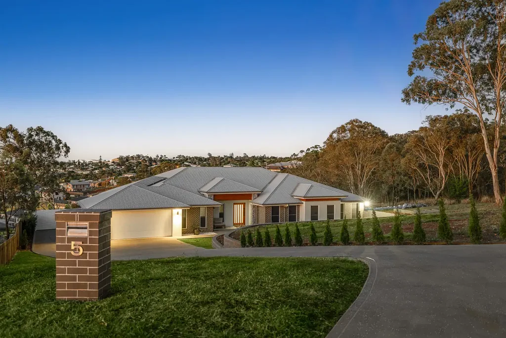 Darling Heights 4ห้องนอน Showpiece Residence - Nearly 2 Acres - Exceptional Views - Tightly Held Darling Heights!