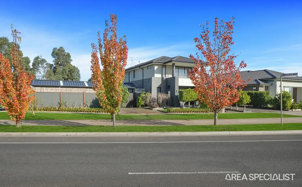 Thornhill Park 4Habitaciones THE BRIEF: Luxury Family Living with Poolside Outdoor Entertaining with side access!