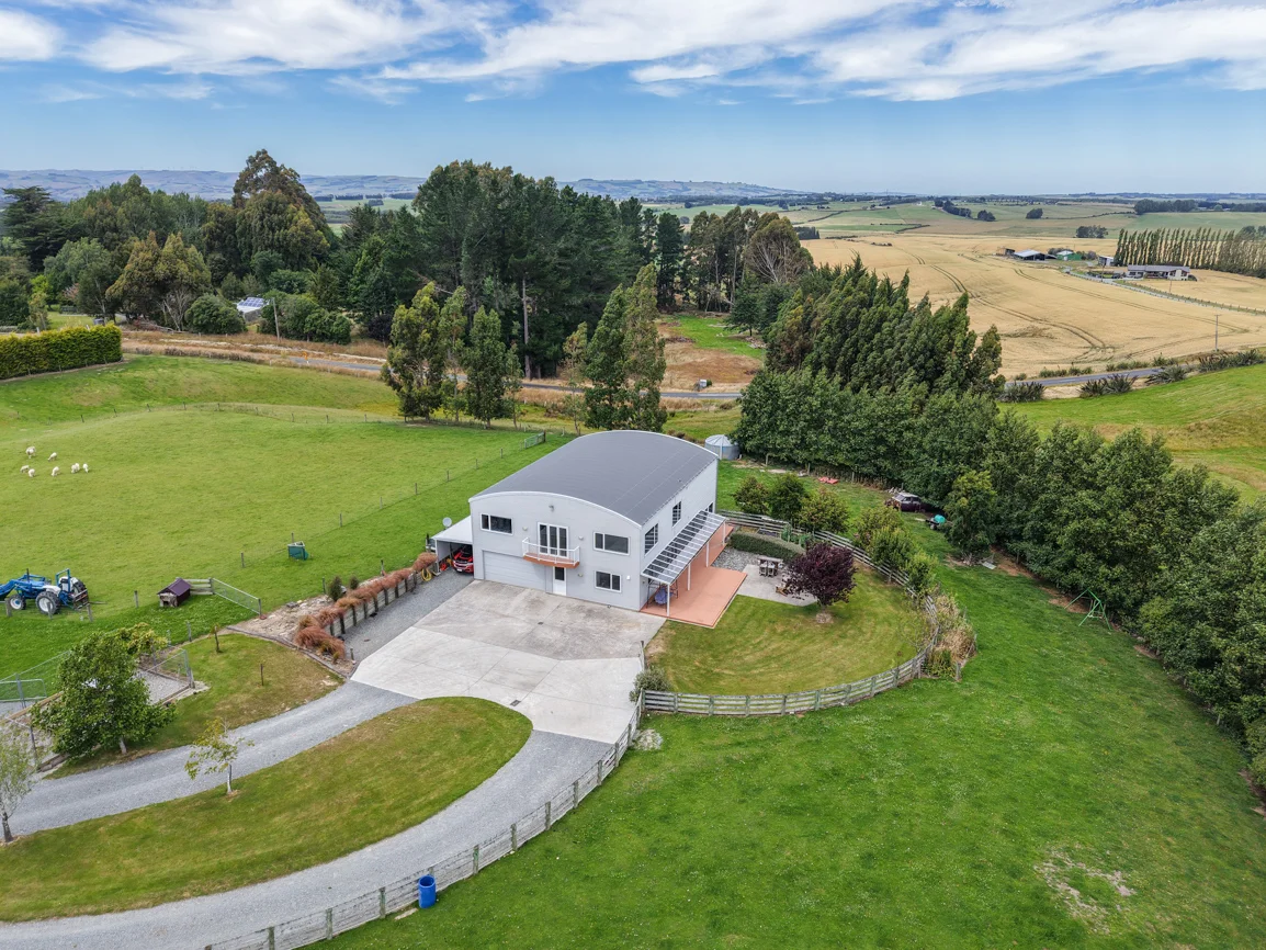 Gore Surrounds 4ห้องนอน Architectural Curves, Country Views and Garaging