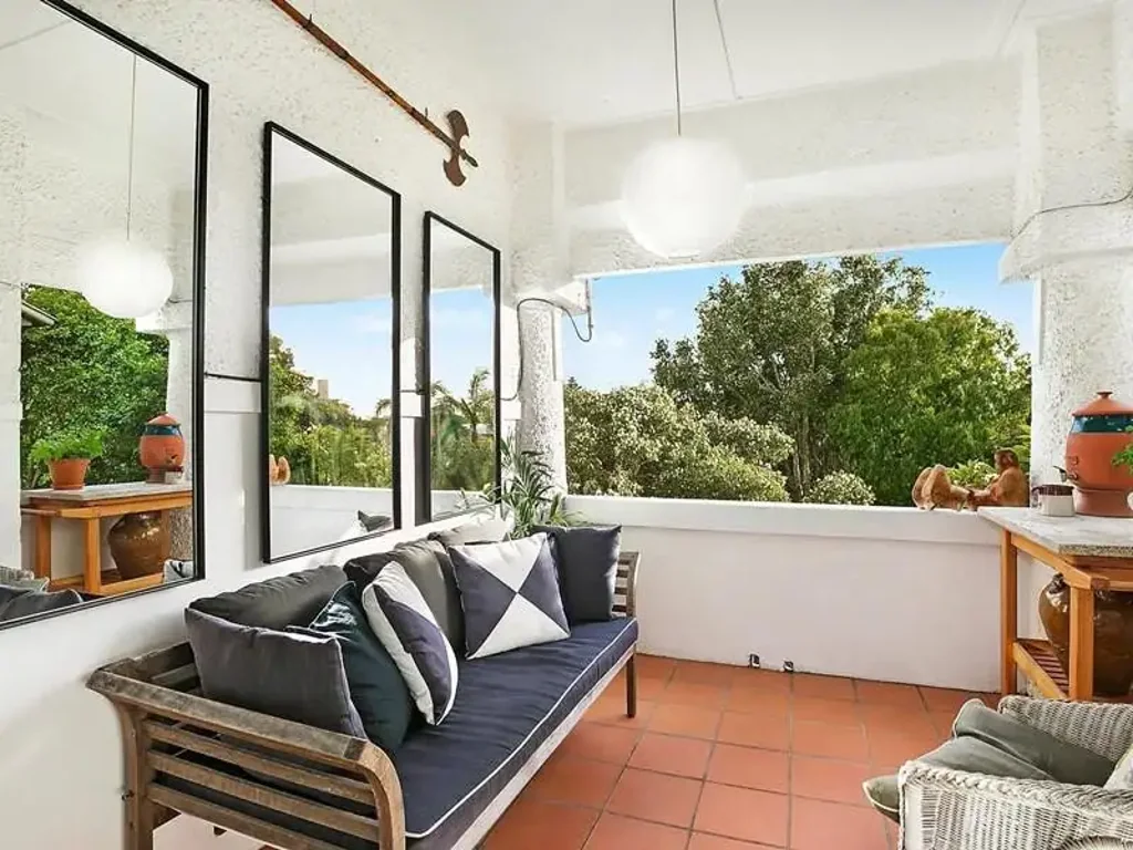 SPACIOUS BOUTIQUE APARTMENT OF EXQUISITE CHARACTER