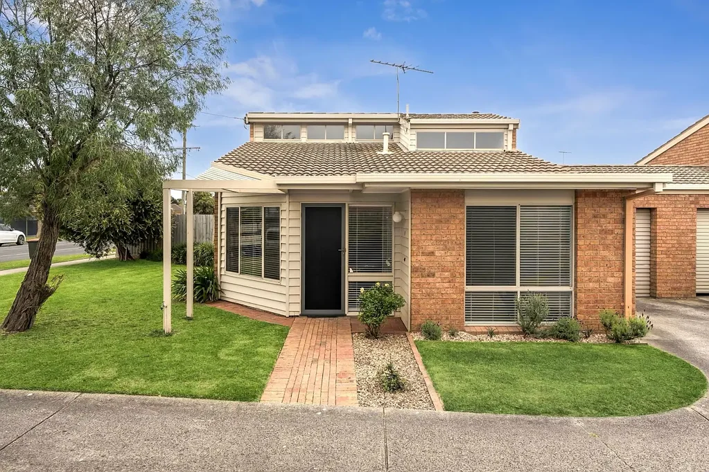 Highton 2Kwarto Renovated Living with Unique Architectural Appeal
