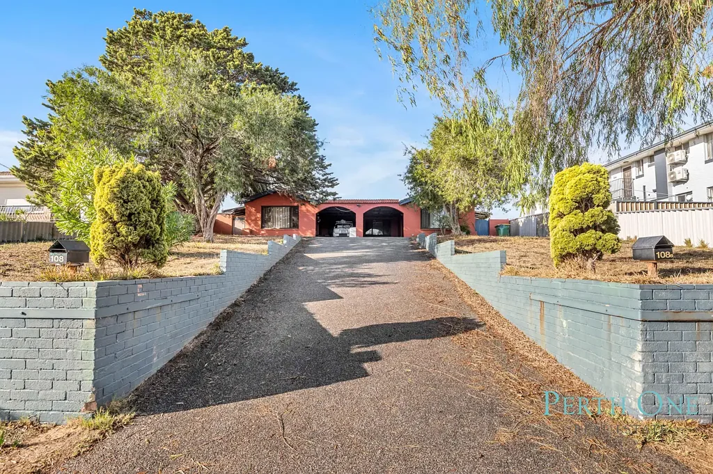 Coastal Living Just Minutes from the Beach (108B Safety Bay Road) !!