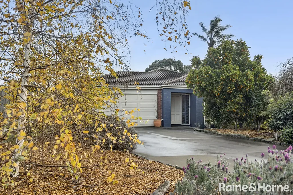 Romsey 5બેડરૂમ An Exceptional Family Opportunity with Space, Freedom and Endless Possibilities on 1549m2 (approx)