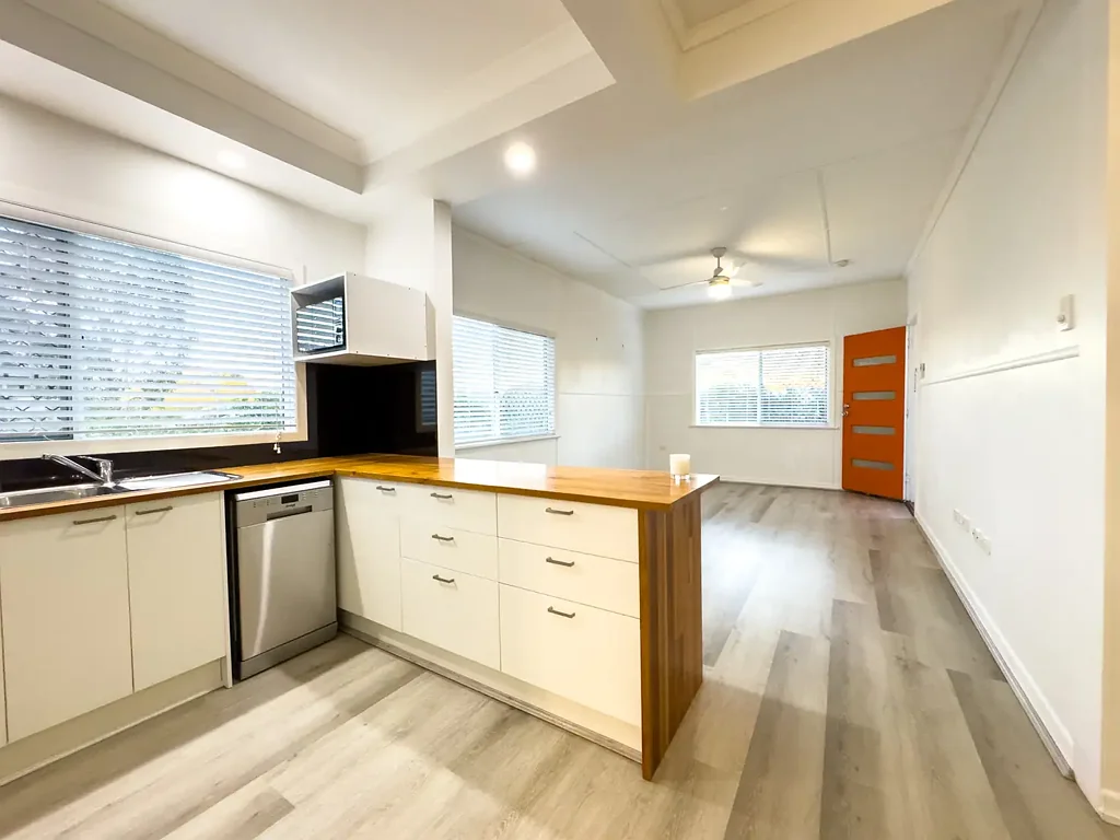 North Ipswich 3Kwarto 3 Bedroom Renovated Character Home with Modern Comfort!