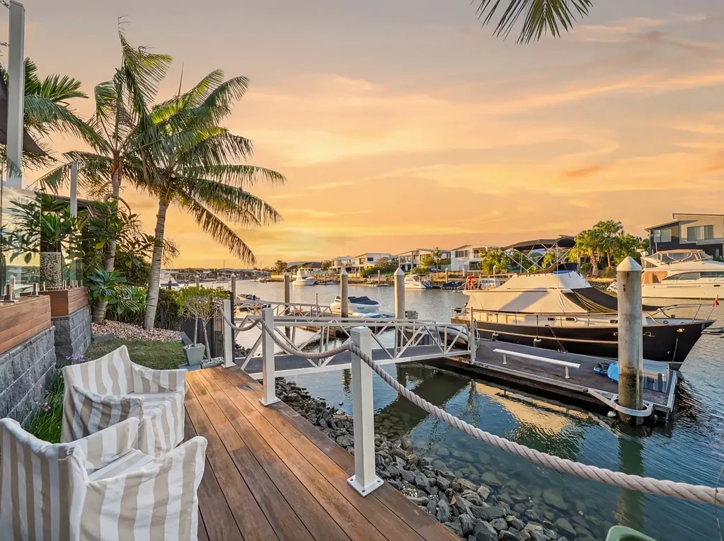 Jacobs Well 4房  Luxury Waterfront Living with Private Pontoon in Prestigious Calypso Bay