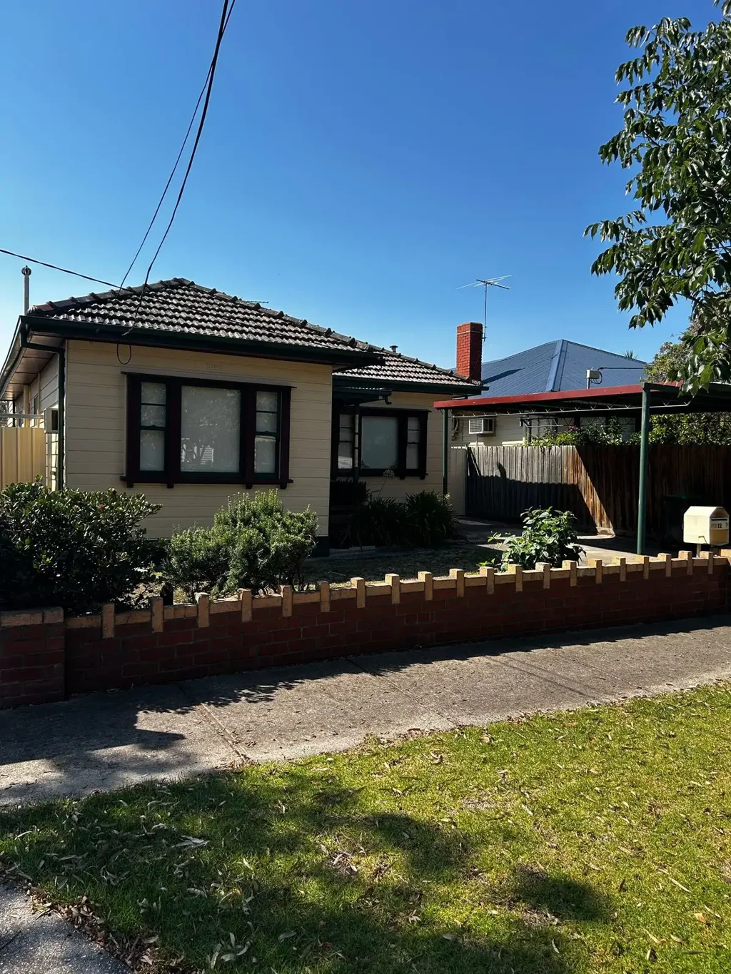 2 bedroom home in a quiet pocket of Sunshine
