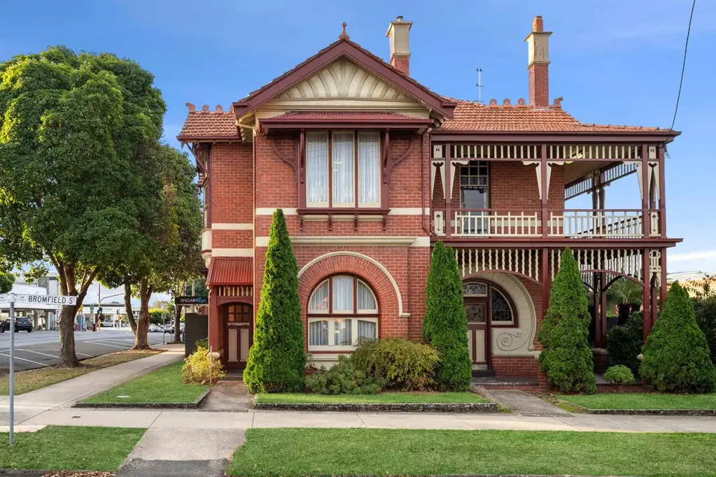 Colac 4 Bedroom HISTORIC BUILDING WITH BUSINESS AND LIVING OPPORTUNITIES