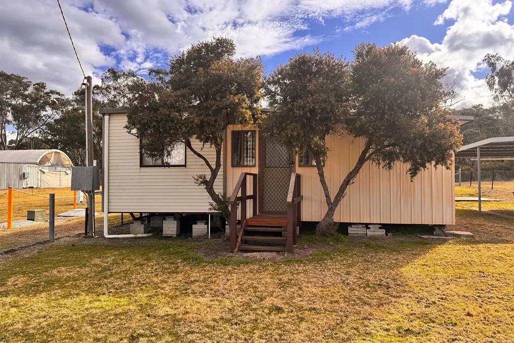 ONE BEDROOM PROPERTY CLOSE TO MINES