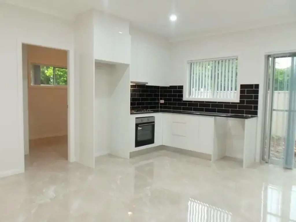 Granny Flat Near Train station