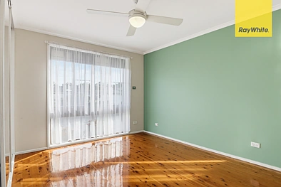 4 Ernst Place, Edensor Park, NSW 2176, 4 habitaciones, 1 baños, House