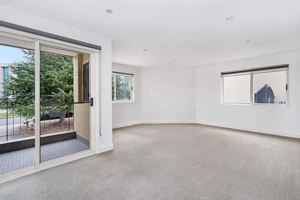 Stylish One-Bedroom Apartment in Prestigious Forrest
📍 1/10 Dominion Circuit, Forrest ACT 2603