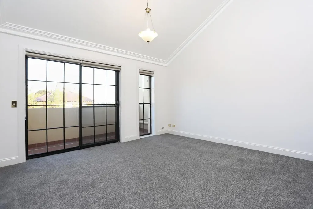Well-presented apartment in quiet street