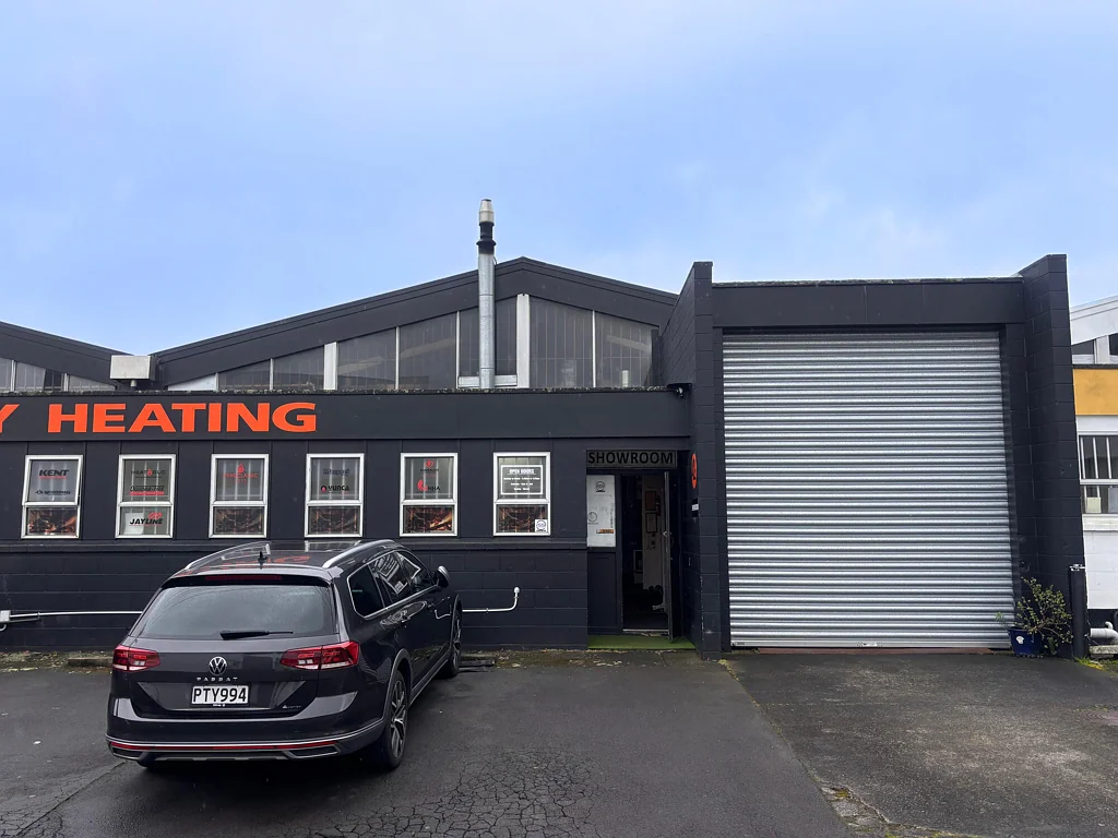 Westgate Recently refurbed 262sqm industrial warehouse