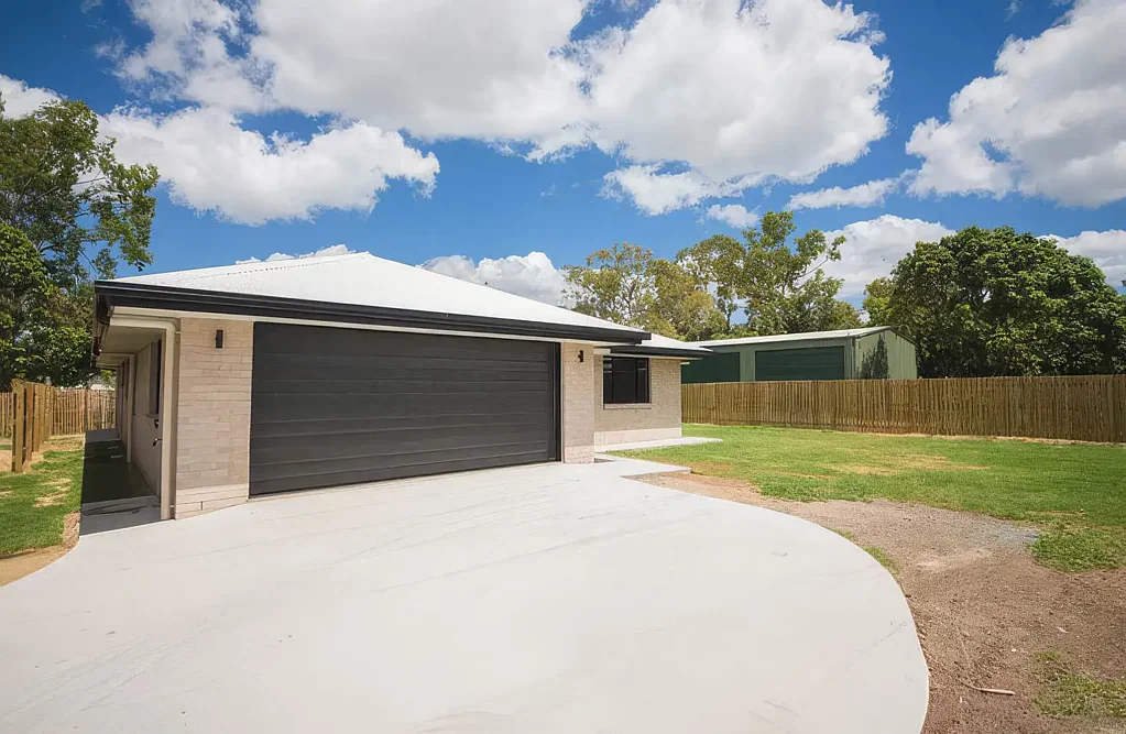 Frenchville 4房  Private Family Living in a Convenient, Set-Back Location