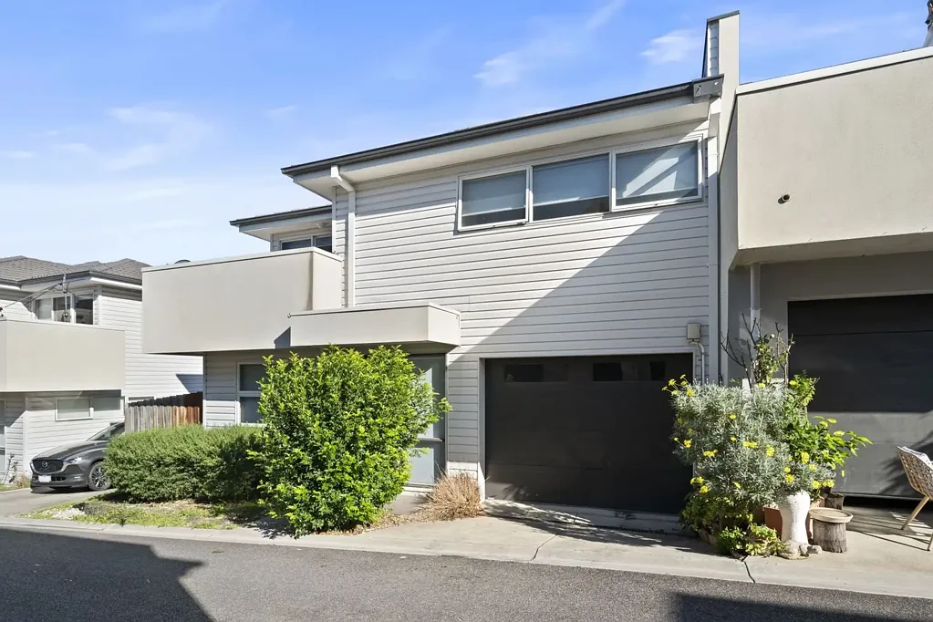 South Morang 2ห้องนอน Modern Townhouse Near Train & Shopping