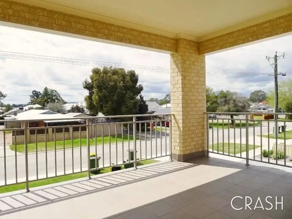 2x2 in East Cannington with Private Balcony