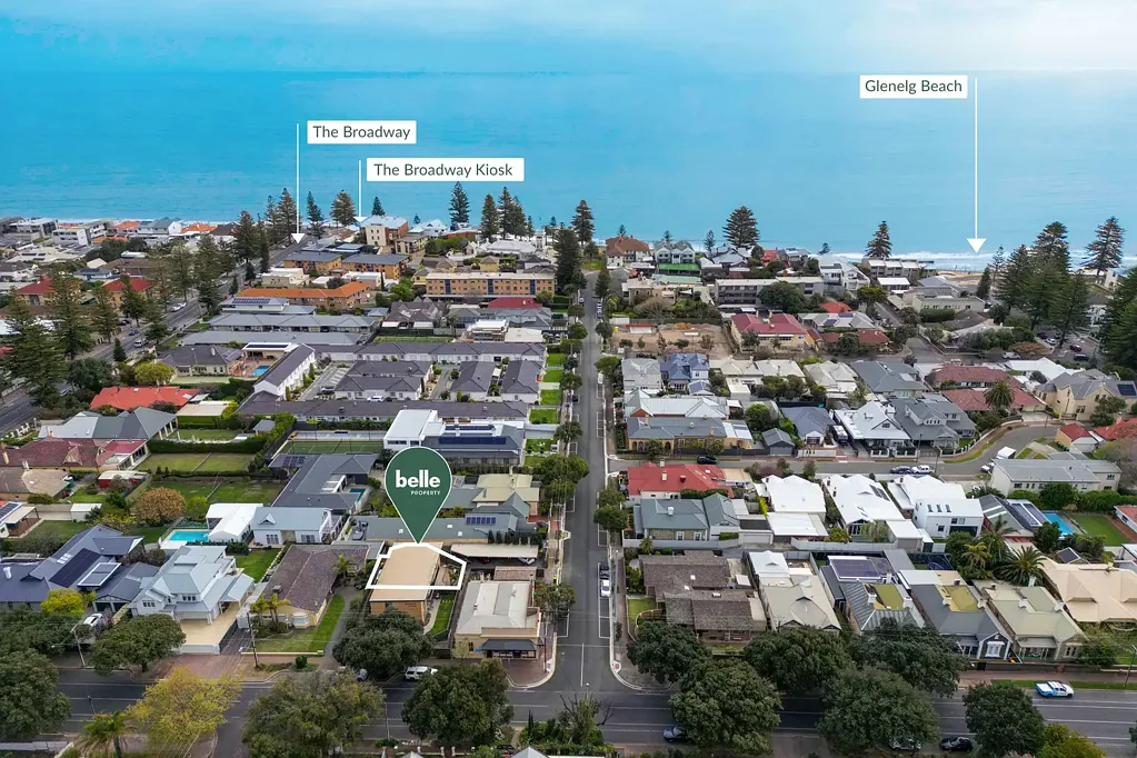 Glenelg South 2房  Convenient Coastal Living or Investment Opportunity