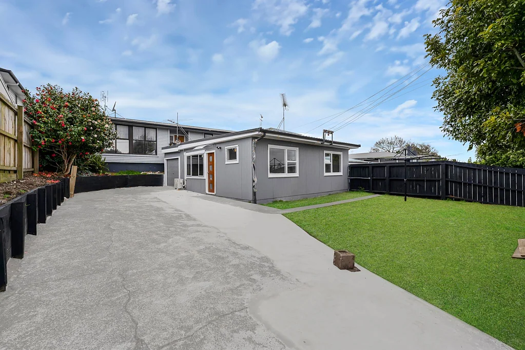 Manurewa 2房 性价比之选！全面翻新，MHU分区，靠近高速公路/商店，首次置业者/投资者首选！ Affordable, Renovated & Ready to Move In!