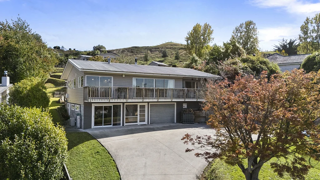 Taihape and Surrounds 3ਬੈੱਡਰੂਮ Double storey, double opportunity