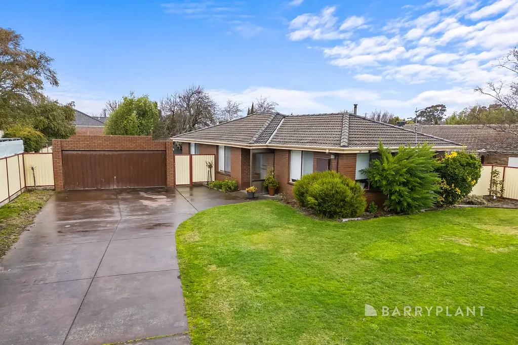 Delacombe 3ਬੈੱਡਰੂਮ Classic Family Home with a 4-Car Garage