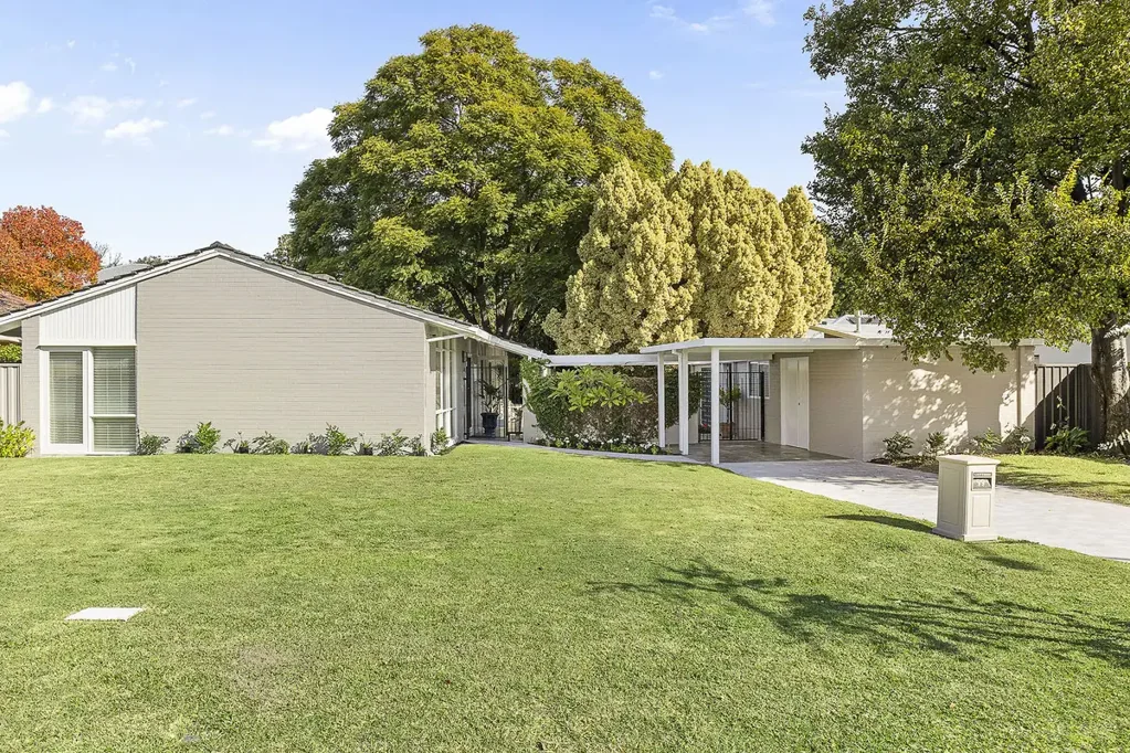 Lathlain 3房  Immaculate mid-century residence