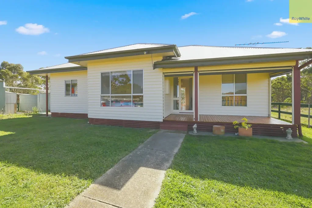 Beremboke 5房  EXPANSIVE DUAL LIVING WITH EXCEPTIONAL LIFESTYLE APPEAL ON OVER 15 HECTARES!