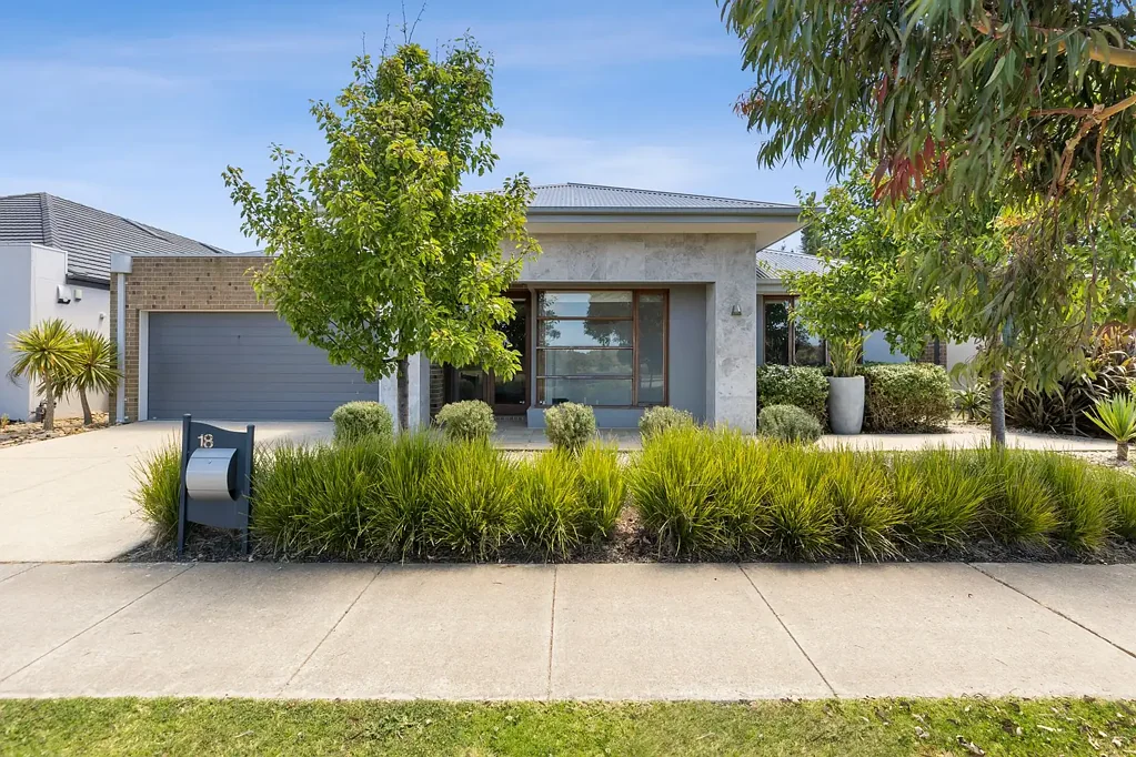 Luxury living, close to the coast!