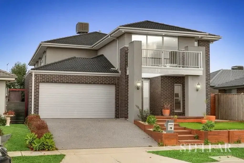Modern Family Living in Clyde North