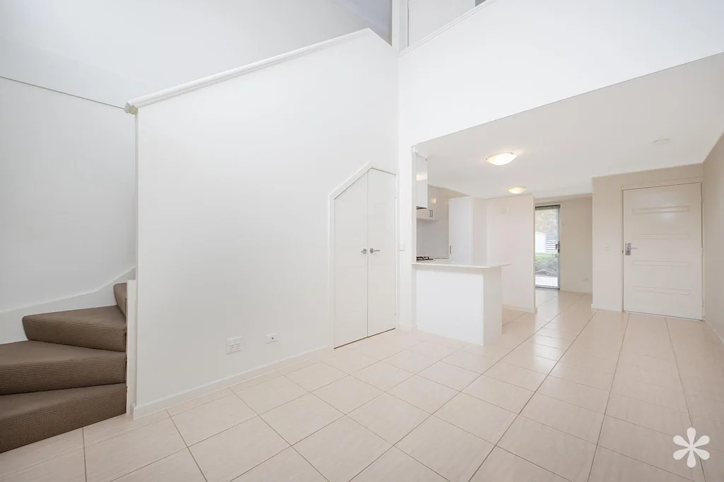 Modern Townhouse In Great Location