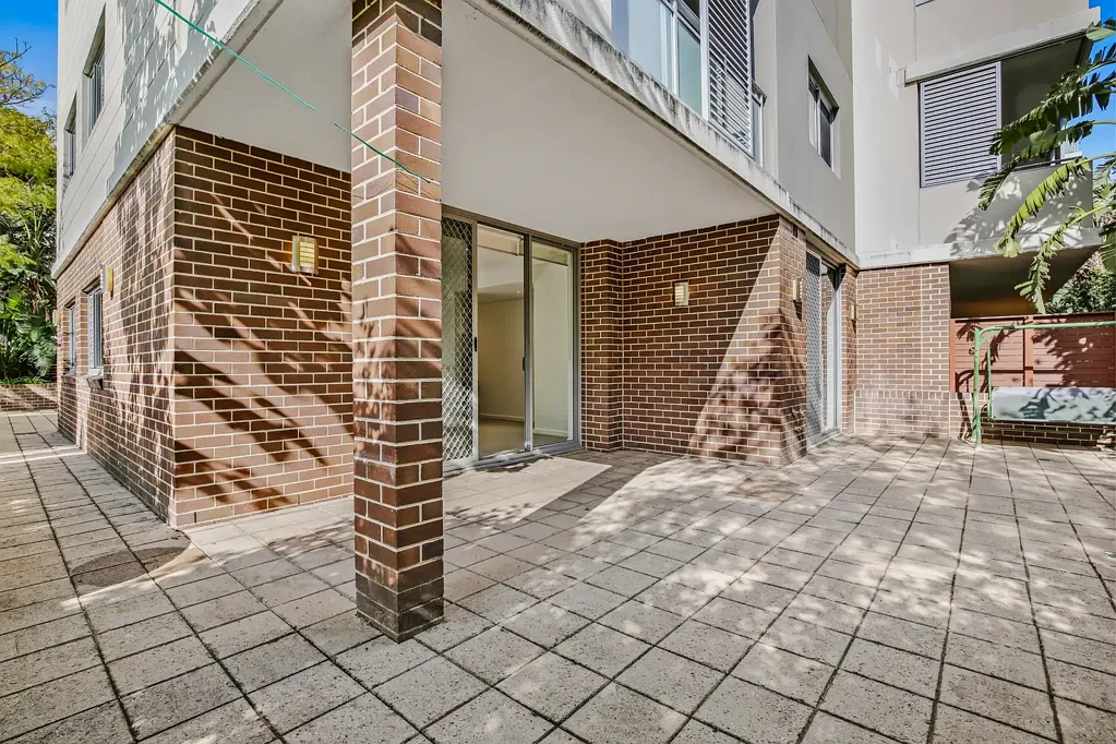 Sunlit and Private Two-Bedroom Courtyard Oasis in a Prime Chiswick Location