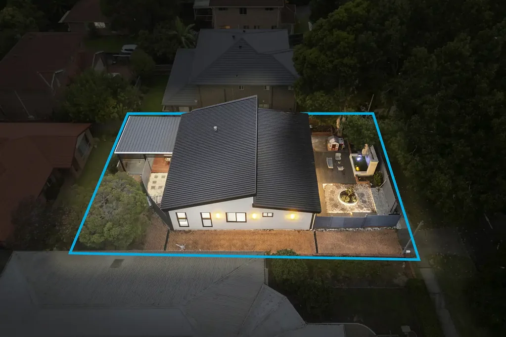 Epping 4房 建筑师设计 宽敞空间 自然采光充足 室内外无缝连接 高端厨房 四卧三卫 低维护花园 热门学区 交通便利 Architect-Designed Charm with Flexible Living & Entertaining Appeal