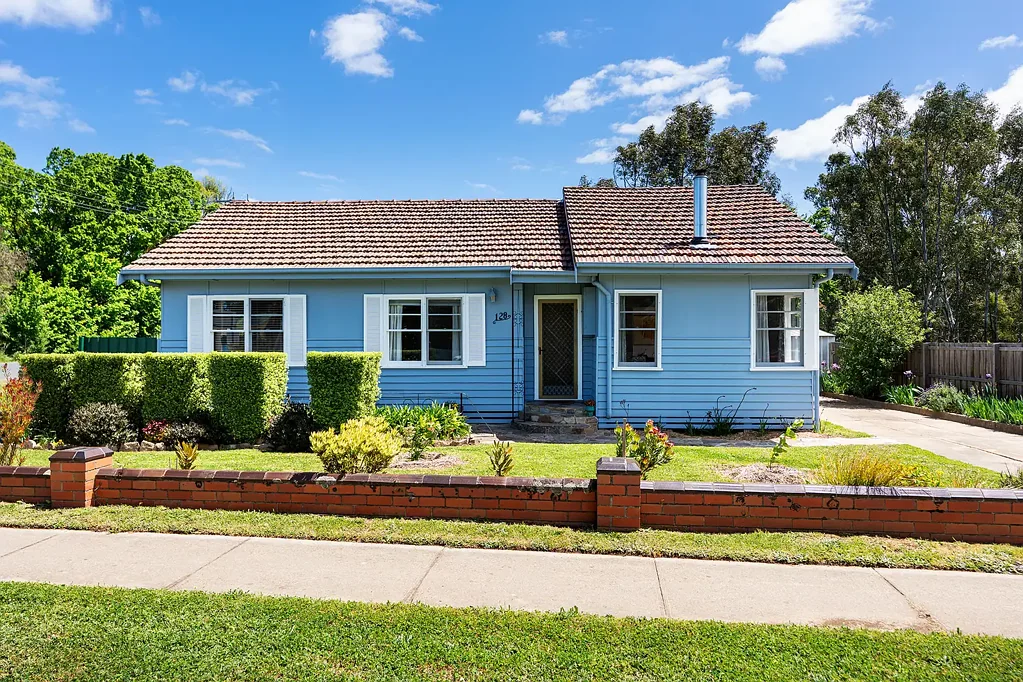 Campbells Creek 2ห้องนอน Mid-Century Charm in the Heart of Campbells Creek