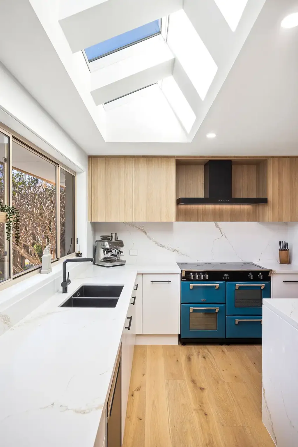 Kiama 5 Bedroom Elevate your lifestyle with this stunning multi-generational single-level home on a tranquil 1,060sqm (approx.) block