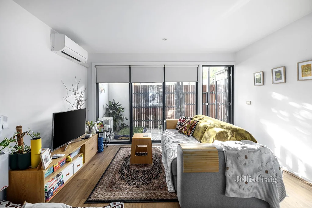Elsternwick 1Moenga Ground Floor Comfort at the Edge of the Village