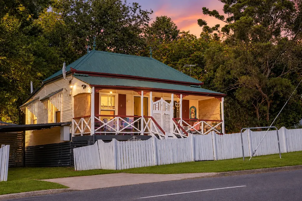 North Ipswich 2બેડરૂમ New Price! Motivated Seller | Timeless Character & Endless Charm