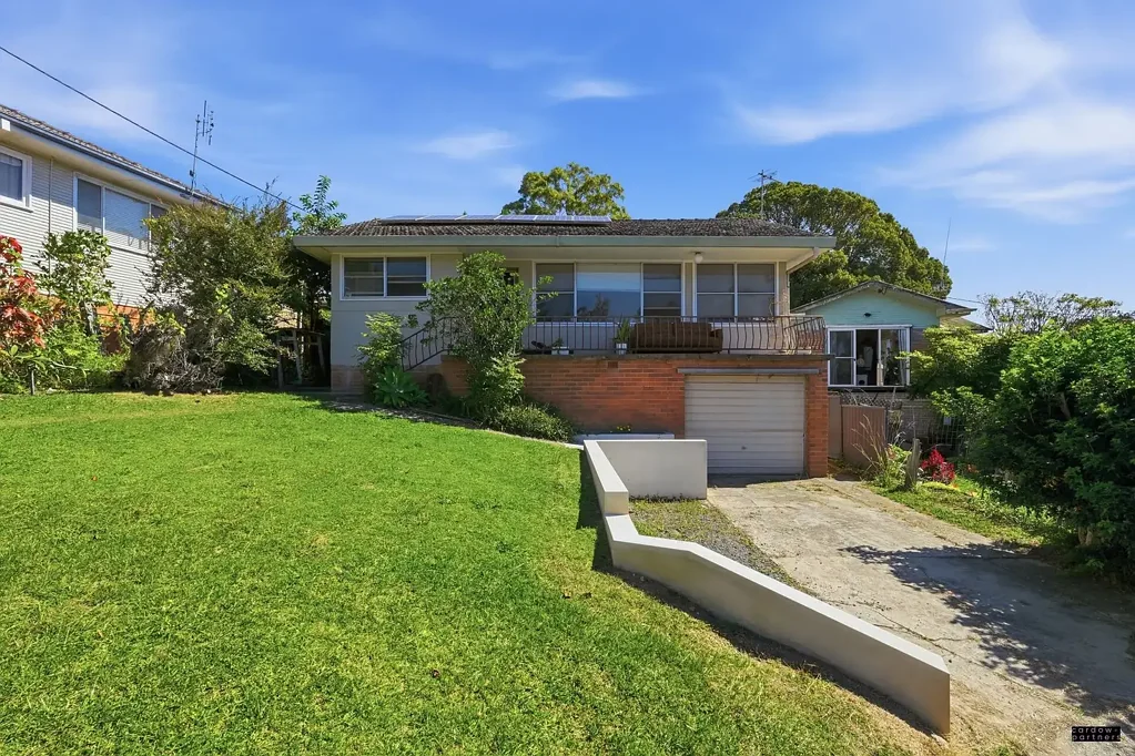 Urunga 3ห้องนอน Charming Home with Endless Potential in Prime Urunga Location