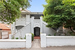 2/26 Dickens Street, Elwood