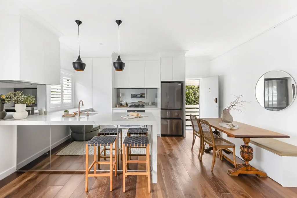 Renovated Art Deco Gem, Moments To Bondi Beach