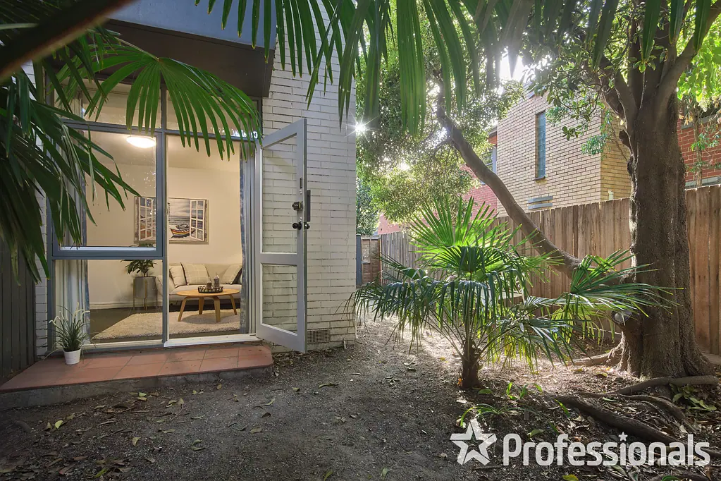 St Kilda 1ห้องนอน LOVE THE JUNGLE COURTYARD!