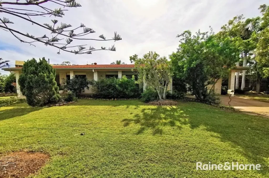 Coastal Charm Just 200m from the Water