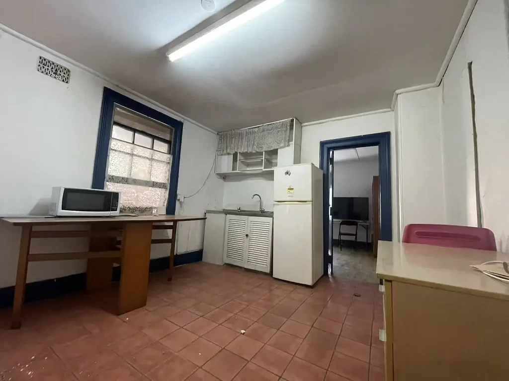 Absolute Premier Location  Fully Furnished one bedroom