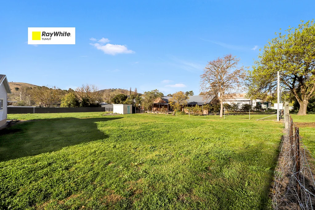 Adelong Quiet Location!
