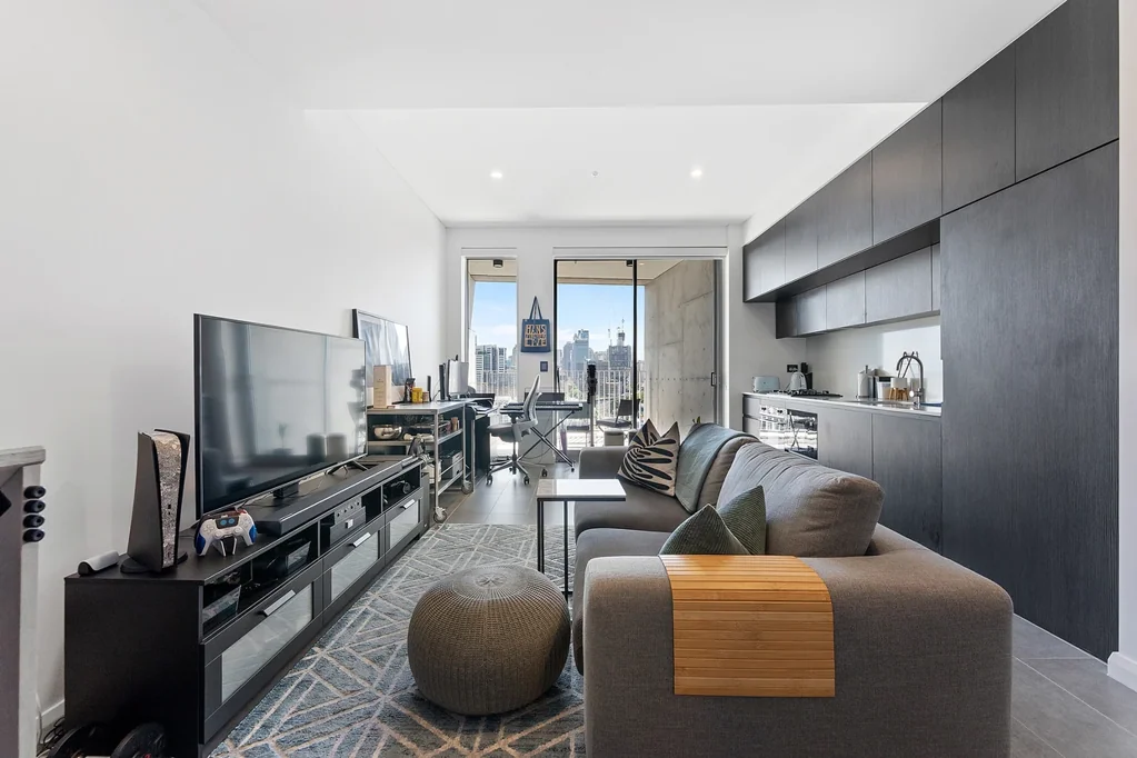Contemporary Luxury with Spectacular City Skyline Views - Opposite Redfern Station