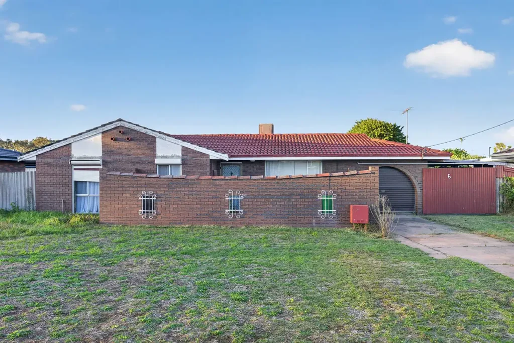 Cooloongup 3房  Why: Because the large garden surrounds and central setting ensure a wealth of opportunity to all, with easy care convenience throughout