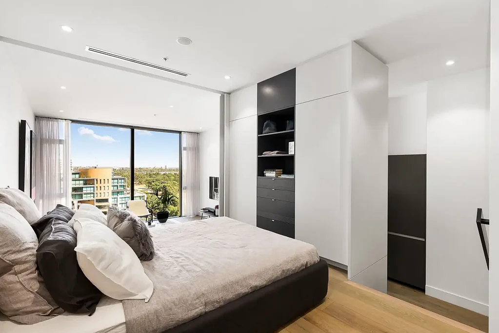 Luxury Top-Floor Loft with Stunning Lake & Bay Views – Fully Furnished