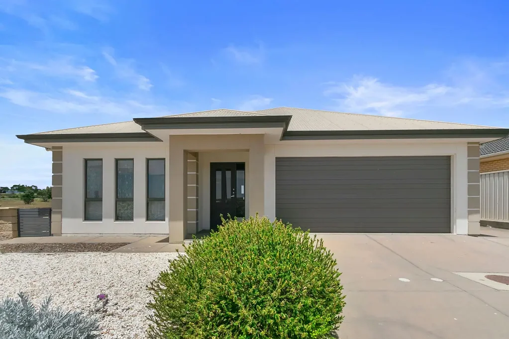 2 Pommern Way, Wallaroo, SA 5556
