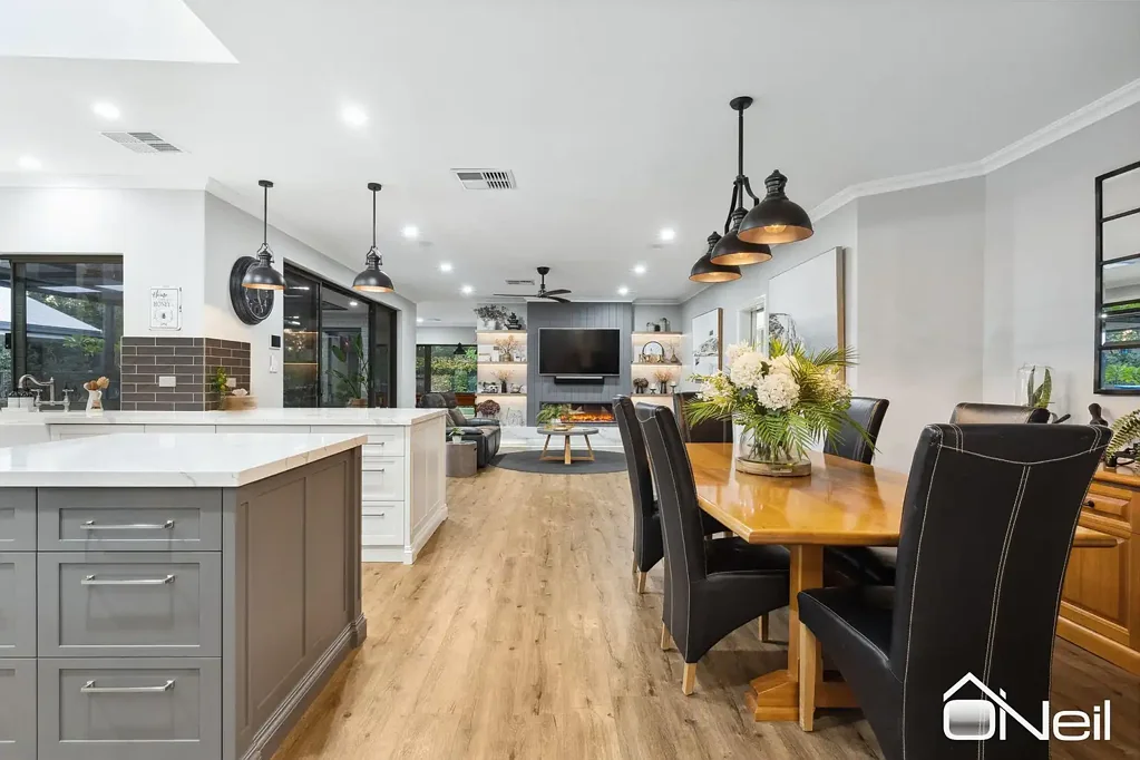 Byford 6 Bedroom FLAWLESS, SPRAWLING ESTATE IN CENTRAL LOCATION