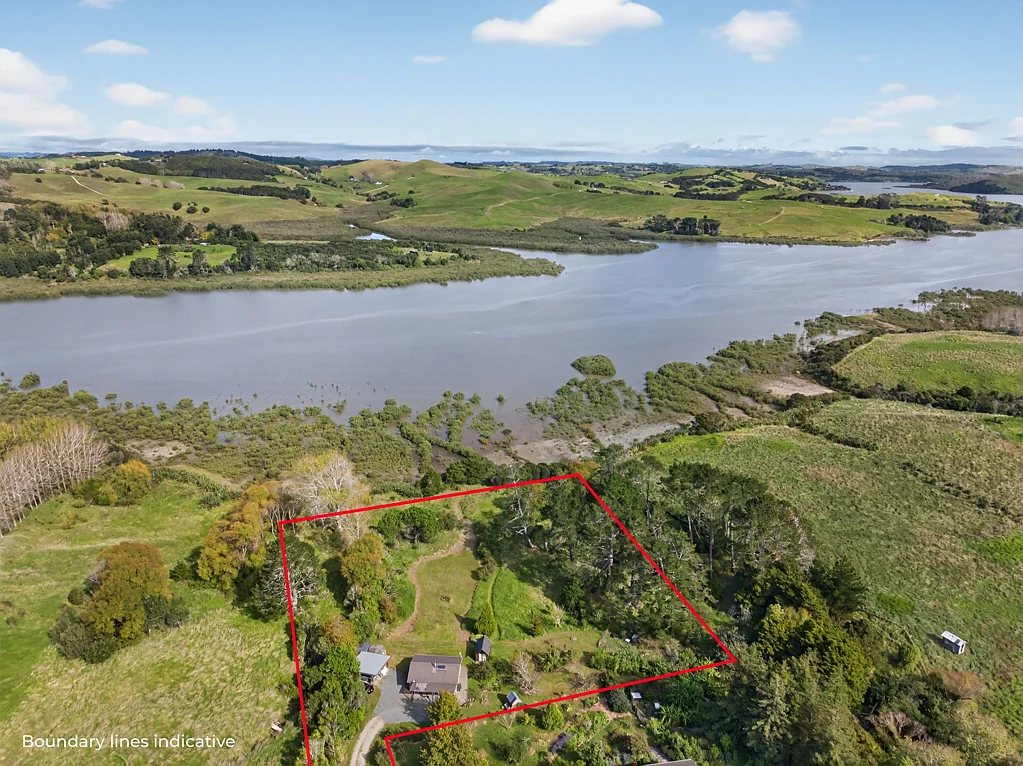Kaiwaka 2 Bedroom Paradise by the Water