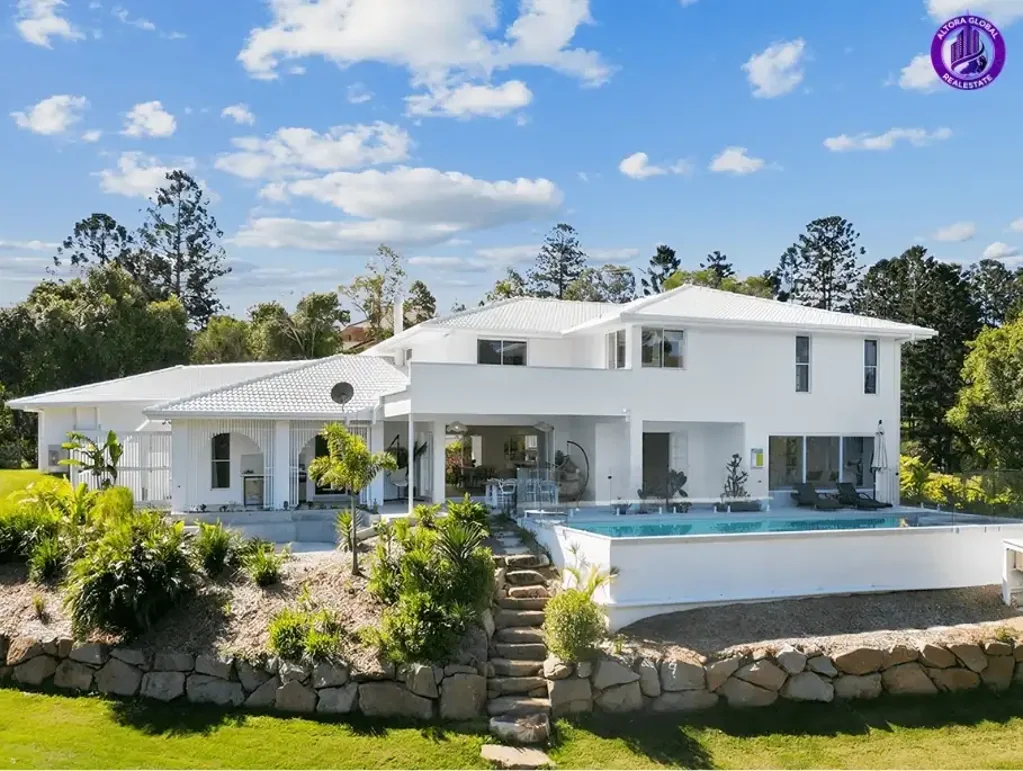 Brookfield 5ਬੈੱਡਰੂਮ Resort-Style Luxury in Brookfield’s Elite Dress Circle